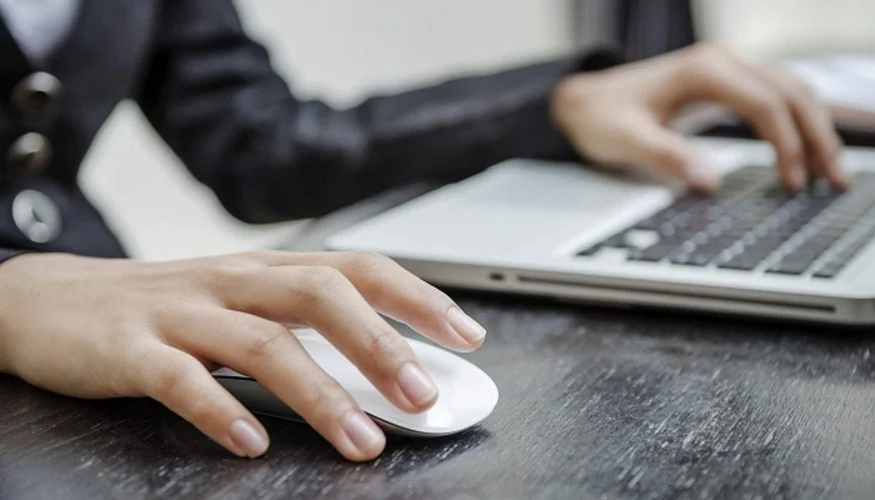 Đổi vị trí cắm bộ thu chuột