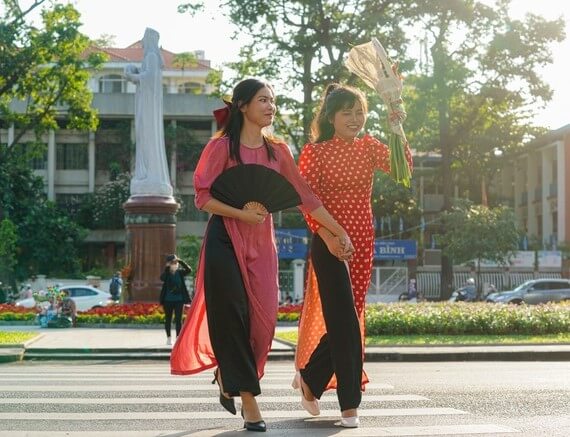 Rực rỡ sắc hoa với phố đi bộ Nguyễn Huệ