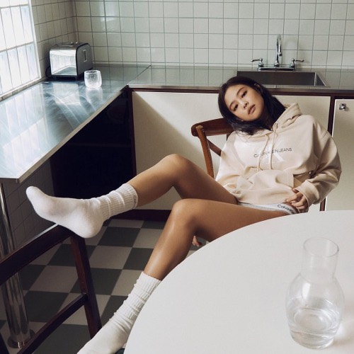Tham khảo những cách tạo dáng xịn sò của Jennie