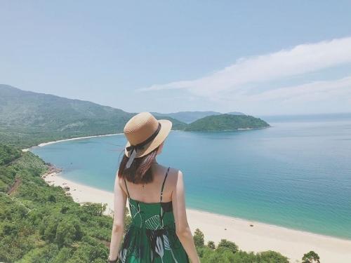 Vẻ đẹp yên bình của Vịnh Lăng Cô