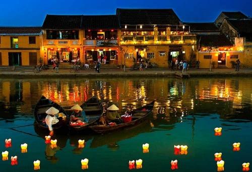 Thả hoa đăng trên sông Hoài