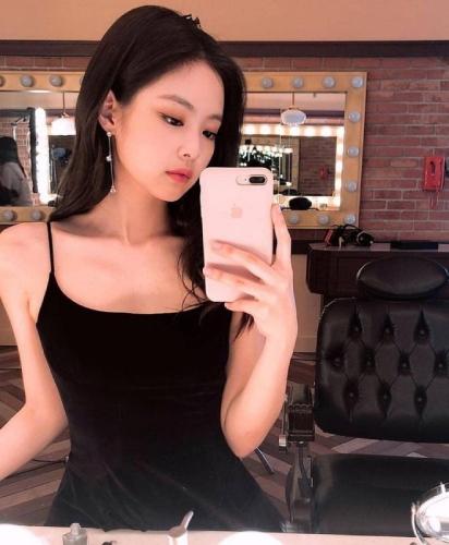 Chụp ảnh selfie trước gương
