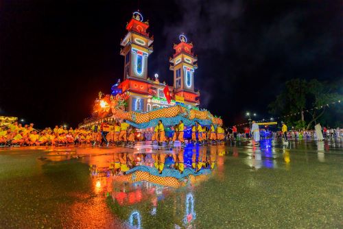 Múa rồng nhang dịp Trung Thu tại Tòa Thánh