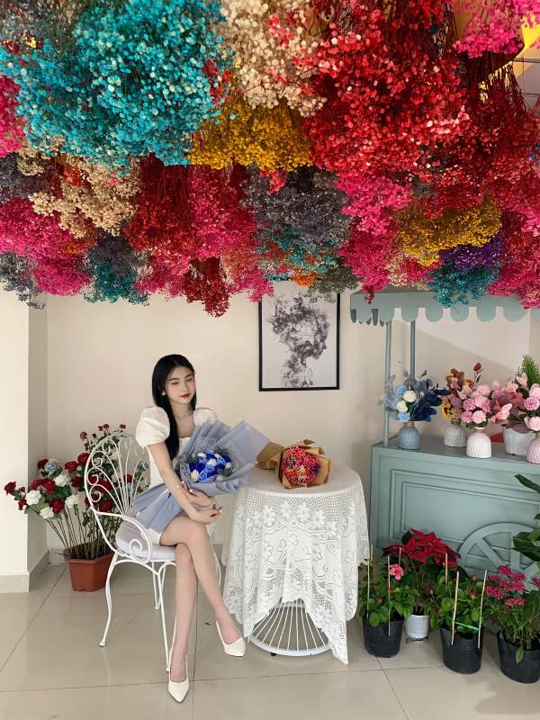 Hòa mình giữa rừng hoa ở Pun Coffee