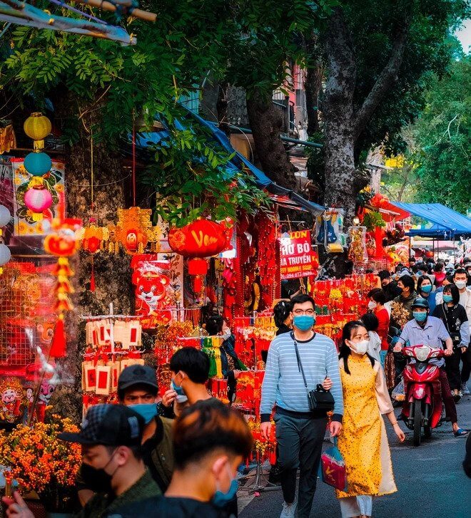 Phố hàng mã rực rỡ sắc đỏ đầu xuân