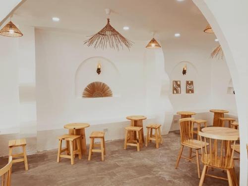 Doris kết hợp phong cách minimalist và rustic