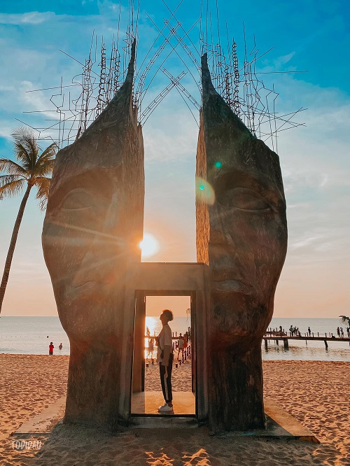 Ngắm nhìn hoàng hôn ở Sunset Sanato