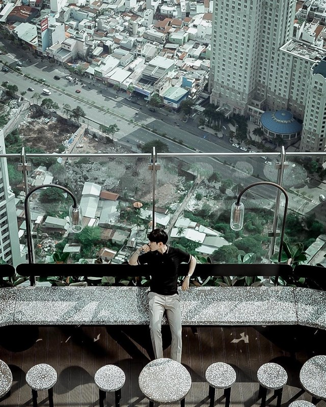 Tận hưởng Sài Gòn từ trên cao ở một quán cà phê tại Landmark 81