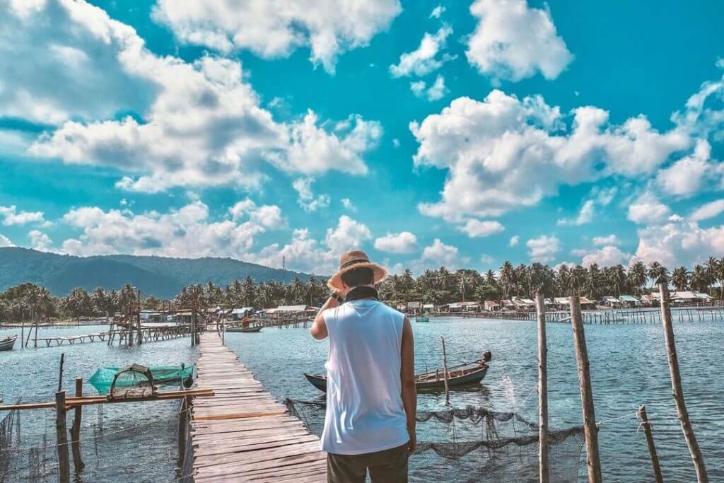 Một outfit mùa hè năng động luôn là một lựa chọn tốt ở Phú Quốc