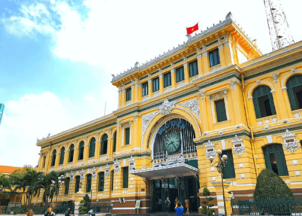 Bưu điện thành phố mang vẻ đẹp cổ kính