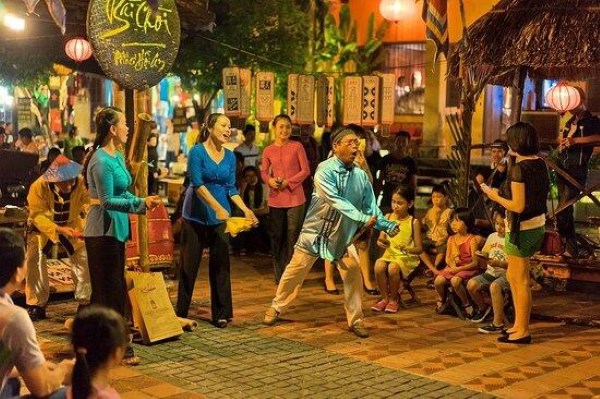 Nhiều trò chơi dân gian hấp dẫn
