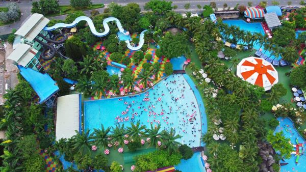 Công viên nước có nhiều trò chơi hấp dẫn