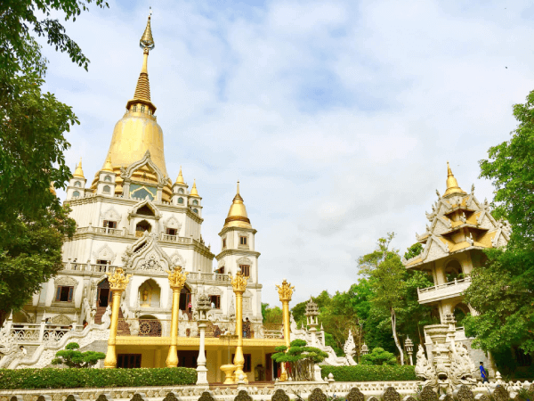 Chùa Bửu Long-một công trình rất đồ sộ nhưng linh thiêng