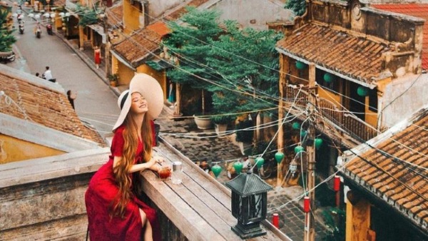 Những chiếc nón rộng vành cũng là một lựa chọn không tồi