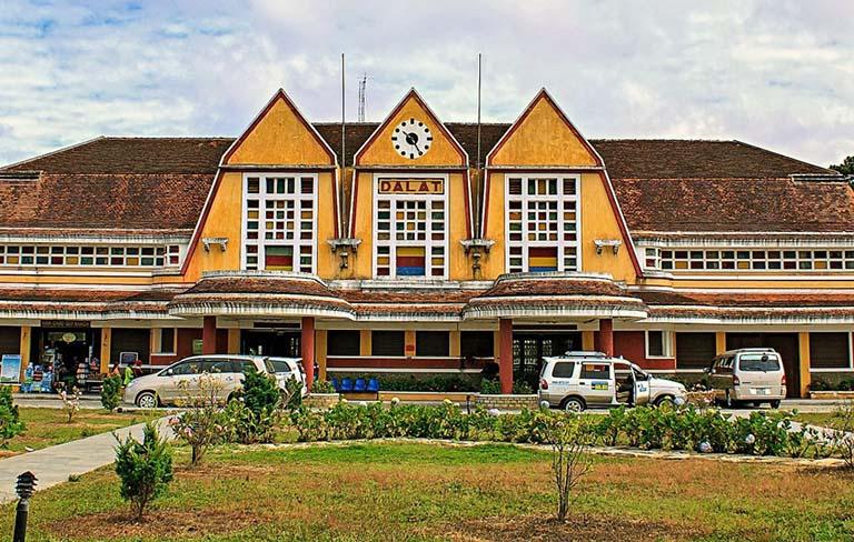Góc chính diện nhà ga