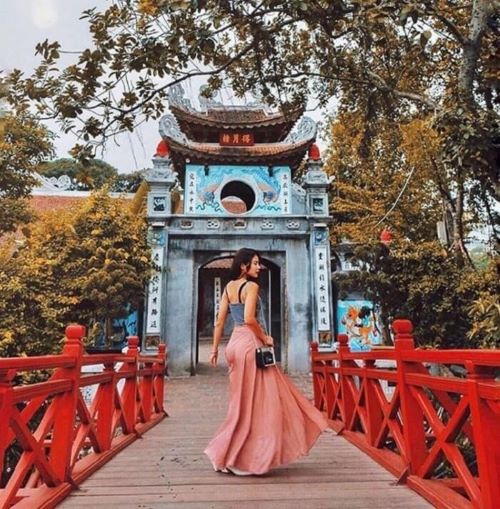 Cầu Thê Húc - Một phần của quần thể công trình ở Hồ Hoàn Kiếm