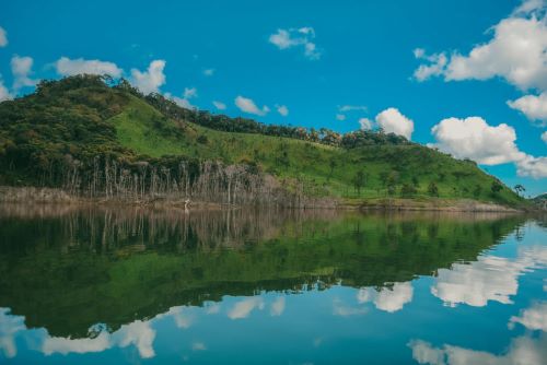Mặt sông Đắk Bla yên bình