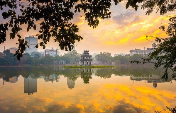 Vẻ đẹp của hồ Gươm khi chiều xuống