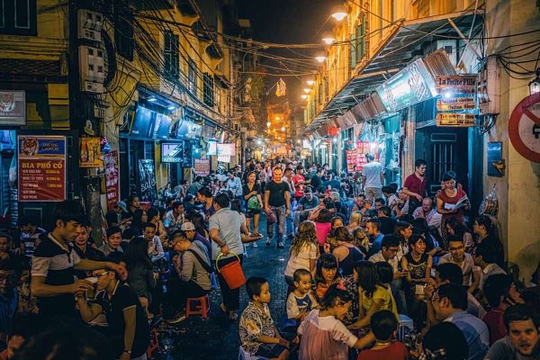 Con phố không ngủ giữa lòng thủ đô