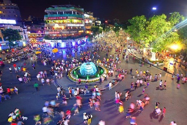 Hồ Gươm là nó kết hợp được cả nét cổ kính và hiện đại
