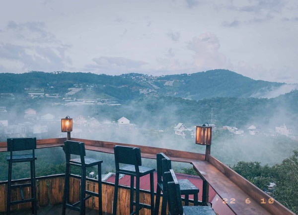 View núi đồi hùng vĩ ở Góc nhỏ sau nhà