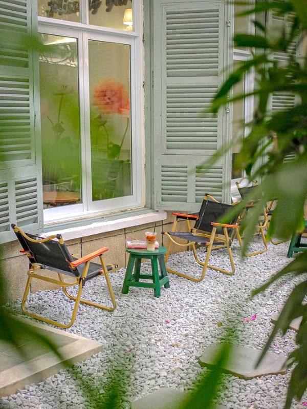 Quán cafe ngoài trời với không gian siêu “chill”