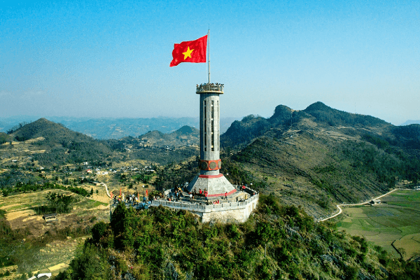 Đứng ở cột cờ Lũng Cú để ngắm hoàng hôn thì còn gì bằng