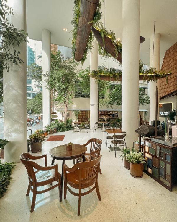 Ngồi “chill” giữa hương hoa cỏ cây