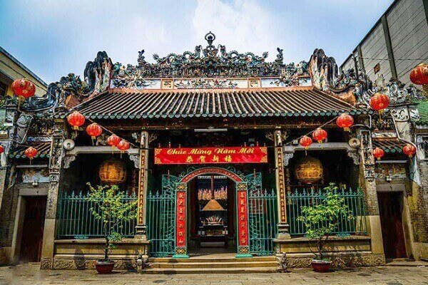 Chùa Bà Thiên Hậu nhìn từ bên ngoài