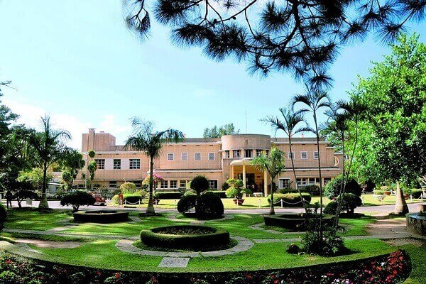 Dinh thự cổ của vua Bảo Đại - chỗ chụp ảnh đẹp nổi tiếng tại thành phố sương mù