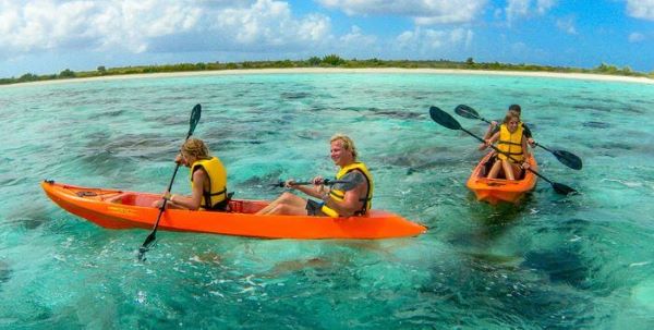 Hoạt động chèo thuyền Kayak tại Bãi Sao