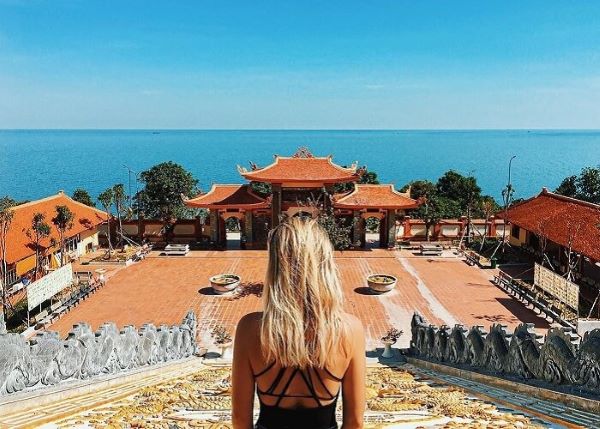Khung cảnh cực thơ tại chùa Trấn Quốc