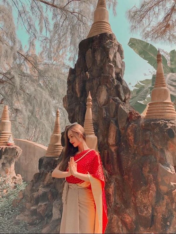 Khung cảnh như đang vi vu Thái Lan tại chùa Thiền Lâm Huế