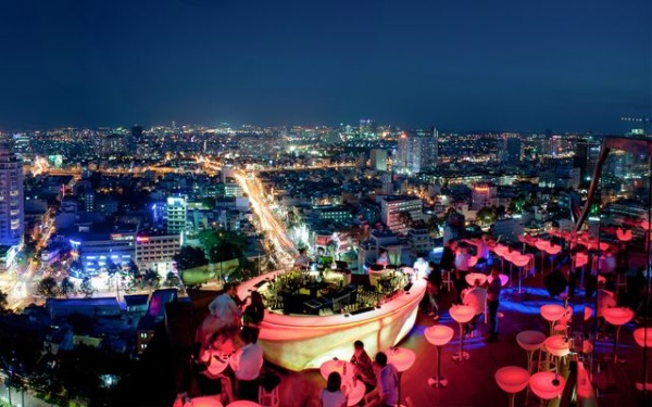Ngắm thành phố về đêm tại Chill Skybar
