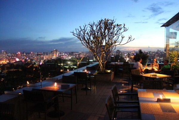 View bao quanh thành phố cực chill