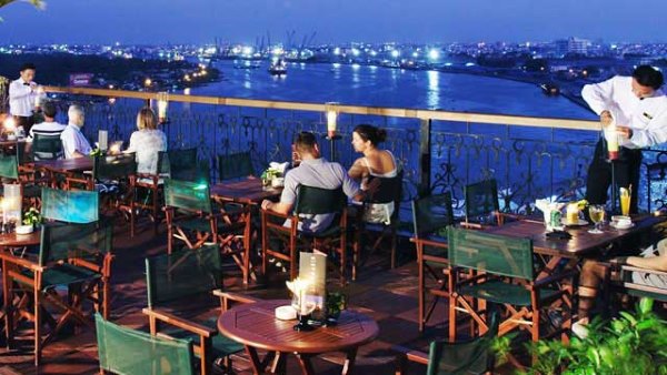 Bình yêu ngắm vẻ đẹp sông Sài Gòn ở Breeze Sky Bar Rooftop