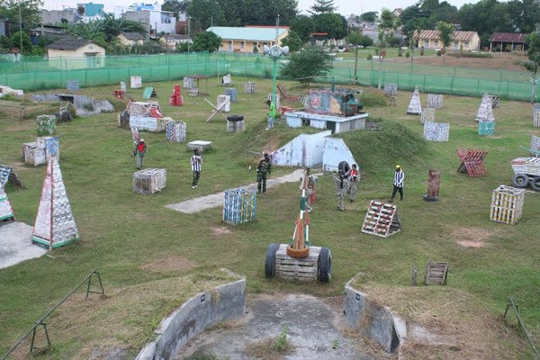 Diện tích thoáng đãng tại câu lạc bộ bắn súng sơn Paintball