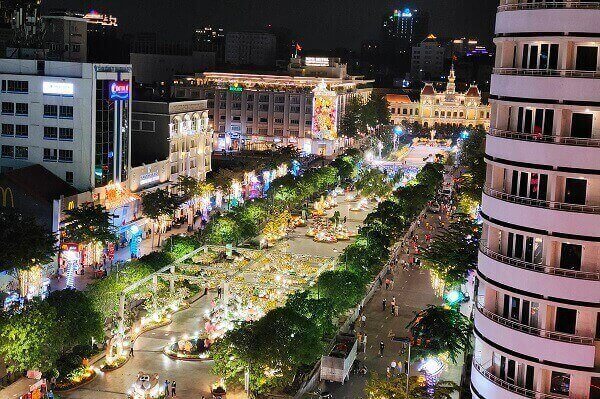 Phố đi bộ Nguyễn Huệ về đêm