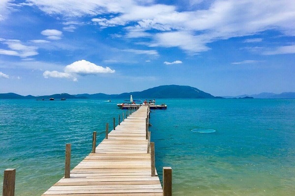 Cận cảnh cầu gỗ tình yêu trên đảo Điệp Sơn