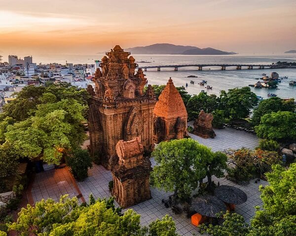 Tháp Bà Ponagar nhìn từ trên cao