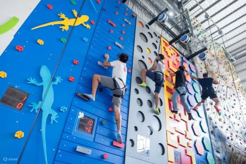 Leo tường tại Jump Arena