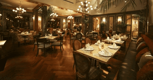 Ngoài cà phê, Cafe Runam D'or còn phục vụ rượu vang và cocktail