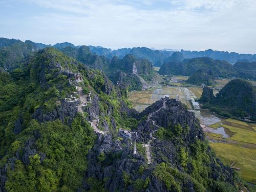 Hang Múa nhìn từ trên cao
