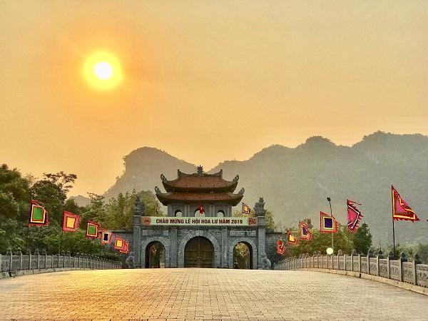 Cố Đô Hoa Lư dưới ánh chiều tà