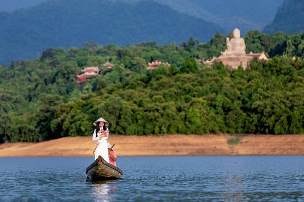 Quang cảnh cực đẹp tại Thiền viện Trúc Lâm Bạch Mã Huế