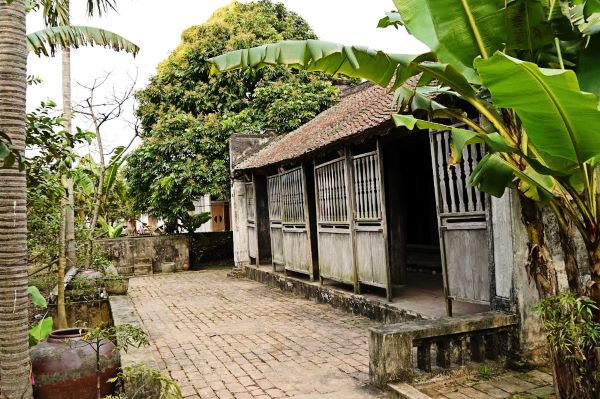 Nhà Bá Kiến ngoài đời thực
