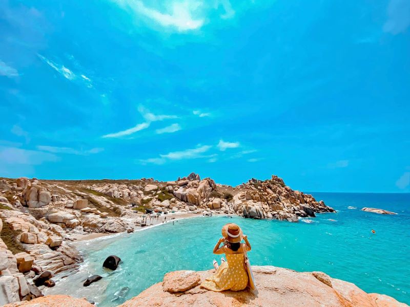 Bờ biển đẹp như tranh ở Cù Lao Câu