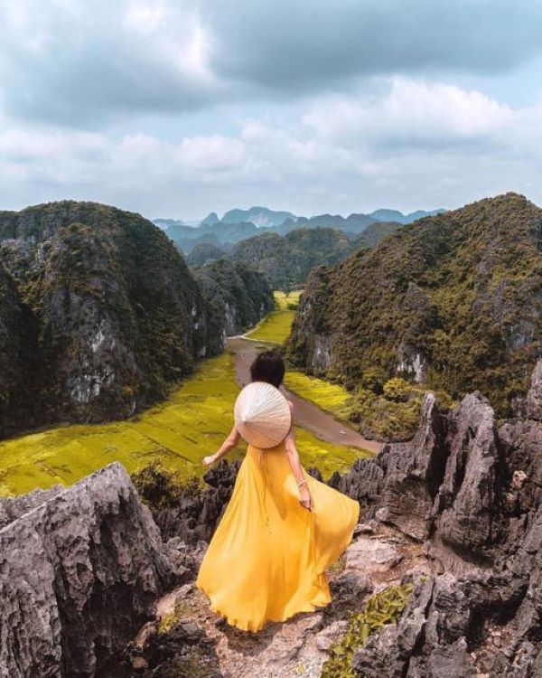 Bích Động đẹp hùng vĩ