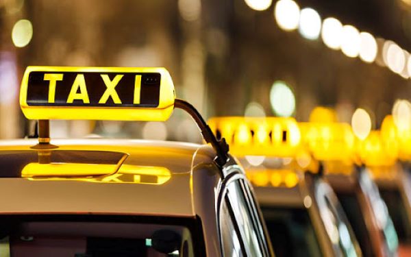 Sử dụng Taxi để di chuyển tại Hà Nội