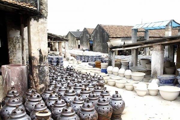 Gốm Bát Tràng được đánh giá cao về chất lượng, mẫu mã đa dạng, màu sắc phong phú